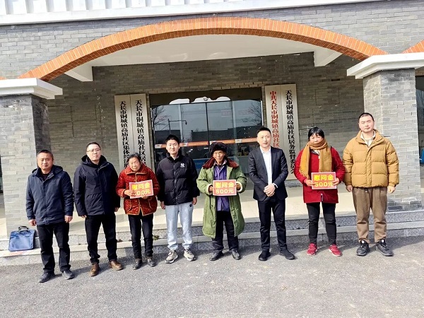 �쳤��������ҵ�����ϻ������չ��ǰ����ů�